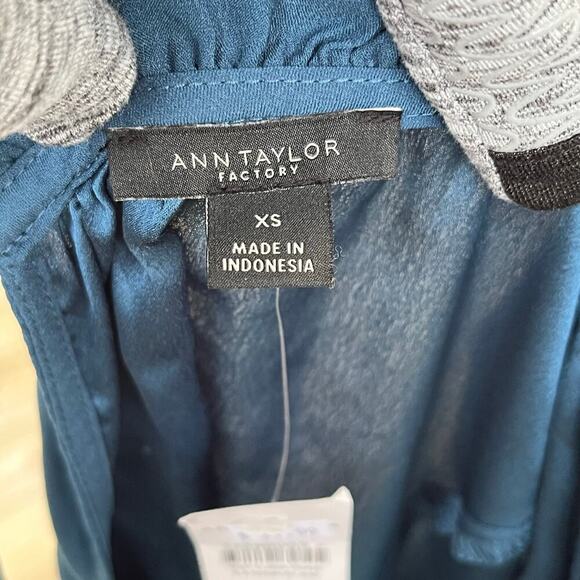 Ann Taylor Factory Women's Blue Tie Back Blouse Size XS. NEW - Picture 8 of 9
